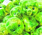 Piggy banks filled with money are piled up during a Save our economy campaign by Korea Saemaulundong Centre in Seoul on Tuesday.
