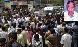 Traders block traffic in protest against the murder of a shopkeeper, Ratan Singh (inset), in Gurgaon on Wednesday