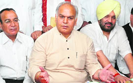 PPCC chief Mohinder Singh Kaypee interacts with mediapersons in Jalandhar on Wednesday.