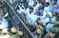 Sikhs protest against Congress leaders Jagdish Tytler and Sajjan Kumar for their alleged roles in 1984 anti-Sikh riots, outside Karkardooma Court in New Delhi