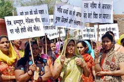 Parents protest against hike in fee by private schools, outside Rock Ford Public School at Secotor-10 in Gurgaon