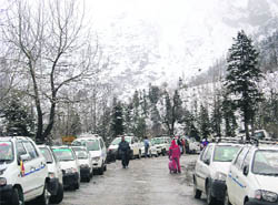 Gulaba which is about 20 km from Manali received fresh spell of snow on Thursday.