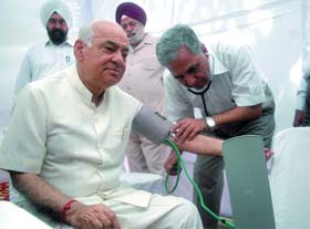 STAYING FIT: Senior leader of the BJP Madan Lal Khurana takes check-up at a health camp at Wazirpur in New Delhi