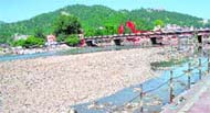 a view of Alaknanda Ghat-Birla Ghat near Har-ki-Pauri in October 2008 when the flow was stopped for 15 days.