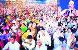 Devotees attend the three-day annual sammelan at the Prem Nagar Ashram of Satpal Maharaj (inset) in Haridwar 