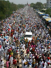 On the occasion of Baisakhi, devotees thronged the Takht Damdama Sahib in Talwandi Sabo to pay obeisance.