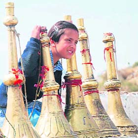 A girl with a Himachali musical instrument, Thonkru