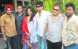 From left to right: Ravinder Garewal, Amrinder Gill, Neeru Bajwa, Jassi, Labh Janjua and Sardool Sikandar