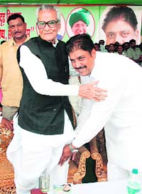 Ajay Chautala, INLD-BJP nominee from the Bhiwani-Mahendragarh seat, seeks the blessings of former Vice-President Bhairon Singh Shekhawat in Bhiwani on Wednesday before filing his nomination papers