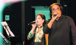 Singers give a performance at Yaadon ki Shaam in Gurgaon