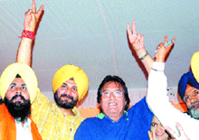BJPs Lok Sabha candidate from Gurdaspur Vinod Khanna along with Navjot Singh Sidhu during a rally in Amritsar.