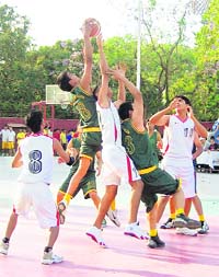 Wynberg Allen players make an attempt to score a basket at the 23rd WelhamBoys School Golden Jubilee Basketball Tournament