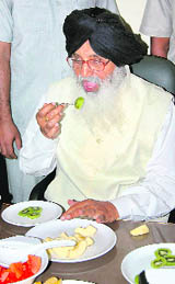 After a tiresome day of poll canvassing, Punjab Chief Minister Parkash Singh Badal having fruits in Bathinda 