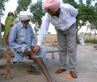 Jarnail Singh, a resident of Kaluwala village, showing his wound to Dr GS Dhillon, a medical officer who went along with The Tribune team to visit the border areas of Ferozepur district.