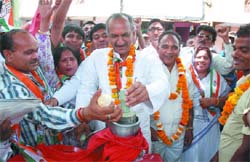 Anything for votes: Congress candidate from North East Delhi constituency 