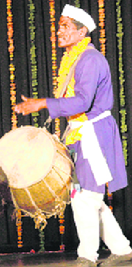 A dancer performs pansara.