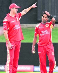 Kevin Pietersen (L) of Bangalore Royal Challengers gestures while talking to teammate Vinay Kumar during the IPL Twenty20 match against Chennai Superkings
