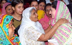 Rishma Kaur campaigning for her husband Raninder Singh, the Congress candidate for the Bathinda Lok Sabha seat, at a locality in Bathinda