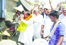HJC nominee Rajinder Dhanak seeks votes in the Sirsa grain market on Wednesday