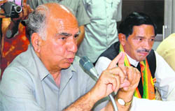 Senior BJP leader Shanta Kumar (L) along with Bachi Singh Rawat, Uttarakhand BJP chief, addresses mediapersons at Dehradun on Thursday.