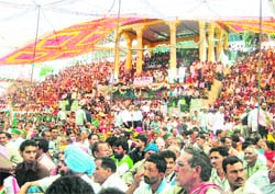Former Chief Minister Virbhadra Singh filed his nomination papers as Congress candidate from the Mandi parliamentary constituency on Thursday. Afterwards, he addressed a huge gathering of workers