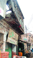 A portion of a dilapidated building which poses danger to the passesrby in Amritsar.