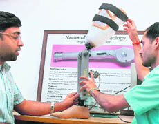 A high-tech electronic knee and lower limb being developed by CSIO scientists.