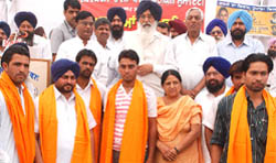 Chief Minister Parkash Singh Badal along with the workers from the Congress, who were honoured for joining SAD (B), during a programme at Adarsh Nagar in Bathinda