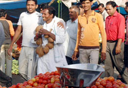 Pav-bhaji seller-turned-politician Kusheshwar Bhagat, who is contesting the Lok Sabha poll as an Independent candidate, canvasses in Gurgaon on Saturday.