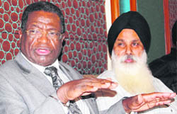 High Commissioner of the Republic of Zambia Keli Walubita with president of Chief Khalsa Diwan Charanjit Singh Chadha in Amritsar
