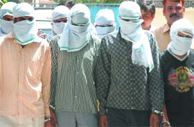 Delhi police presents seven persons arrested for stealing cars in New Delhi