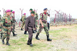 Defence Minister AK Antony along with Army chief Gen Deepak Kapoor (right) in the forward areas of Rajouri of Jammu.