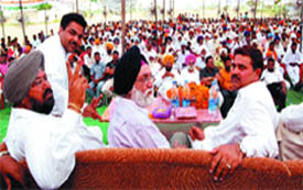 M.S. Gill and Congress candidate O.P. Soni during a rally in Amritsar on Tuesday.