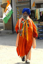 Tarsem Singh, a Congress supporter from Jalandhar, campaigning for the party in Bathinda on Tuesday.