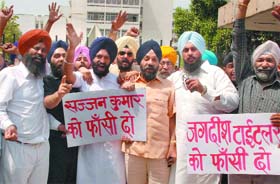 Sikh activists protest against Congress leaders and 1984 anti-Sikh riots accused Jagdish Tytler and Sajjan Kumar at Karkardooma Court in New Delhi
