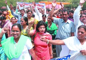 Teachers under the banner of the Nigam Prathmik Shikshak Sangharsh Samiti demonstrate outside the MCD headquarters at Town Hall in New Delhi