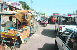 Kiosk owners sell food items on the roadside in Samba.