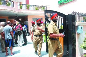 Policemen and mediapersons at a house in the Prakash Nagar localty, where two robbers tried to steal valuables, in Jalandhar