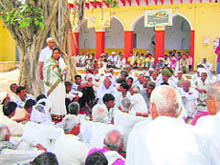 BJP-INLD candidate from Gurgaon Sudha Yadav addresses a public meeting in Bharawas village in Rewari district on Thursday.
