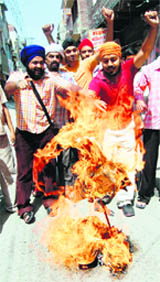 Members of Sikh bodies burn an effigy of the Taliban, in Amritsar on Thursday.