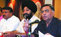 BJP leader Manoranjan Kalia, along with SAD district president Gurcharan Singh Channi, interacts with mediapersons in Jalandhar on Friday.