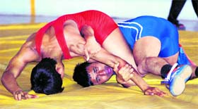 Gurmit and Tajendra during a bout in Chandigarh