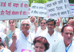 Members of the Bharat Swabhiman Trust raise slogans during the launch of a campaign Matdaan Jagaran Abhiyan to create awareness among people to use their right to vote, in New Delhi on Sunday.