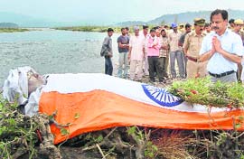 Hamirpur SDM Pankaj Raj laying a wreath on the body of soldier Sanjeev Kumar before his last rites at his ancestral village in Hamirpur district on Monday. 