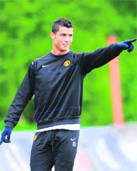 Manchester Uniteds Cristiano Ronaldo trains ahead of their semifinal clash with Arsenal at the Emirates Stadium in London