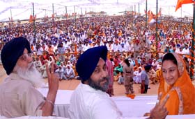 Chief Minister Parkash Singh Badal, SAD chief Sukhbir Badal and the SAD candiadate for Bathinda seat Harsimrat Kaur flash victory sign at an election rally in Sangat Mandi near Bathinda
