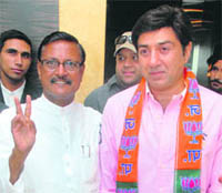 BJP candidate Satya Pal Jain with Bollywood star Sunny Deol during his brief halt in Chandigarh on Tuesday.