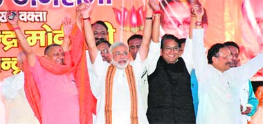 Gujarat Chief Minister Narendra Modi and Uttarakhand Chief Minister BC Khanduri with party candidates Jaspal Rana and Swami Yatendranand Giri at a rally in Dehradun