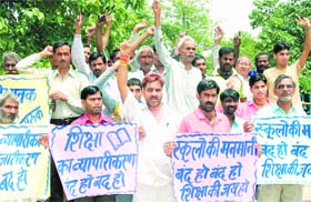 Members of newly formed Abhibhavak Sangh agitate against the school fee hike in Haridwar