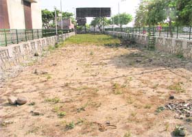 The park at Shaheed Bhagat Singh Nagar lies in a state of neglect in Ludhiana